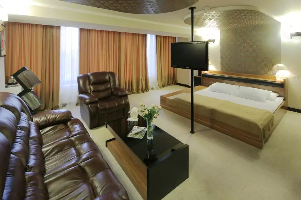 New Nairi Hotel